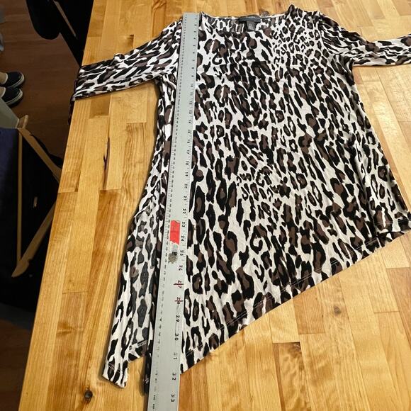 Chicos Travelers Top Leopard Animal Print Asymmetrical Slinky Size 0 US Small - Picture 6 of 8